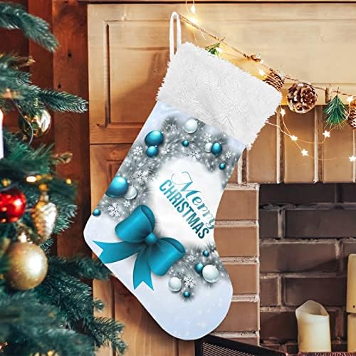 Alaza božićne čarape Božićni vijenac s plavo -bijelim klasičnim personaliziranim velikim ukrasima za čarape za obiteljski blagdanski